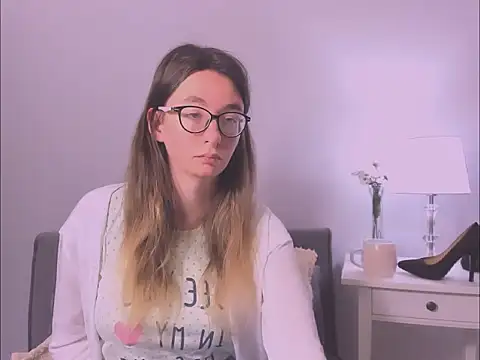 AnnaNatural Adlı Modelin Canlı XXX Sohbeti