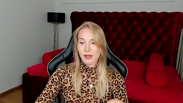 ElaraVoltage's Live XXX Chat