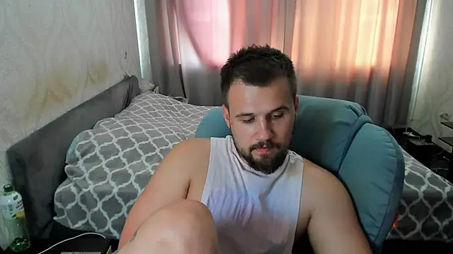 Vladik_b Show Webcam