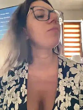 XXX chat uživo modela NadiraNoor