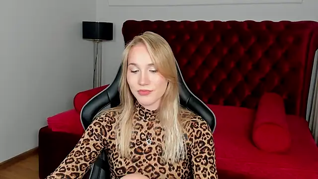 ElaraVoltage Chat XXX live