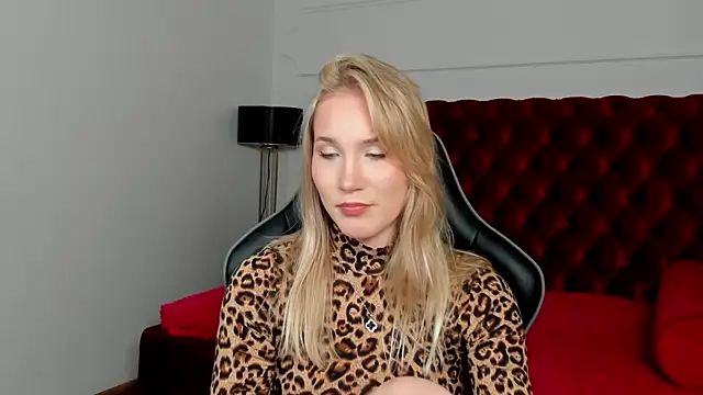 Chat XXX en directo de ElaraVoltage