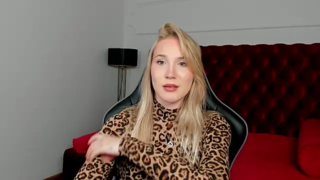 XXX chat uživo modela ElaraVoltage