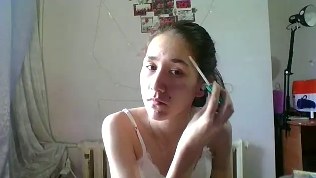 Chat +18 de NickiKisinger ao vivo