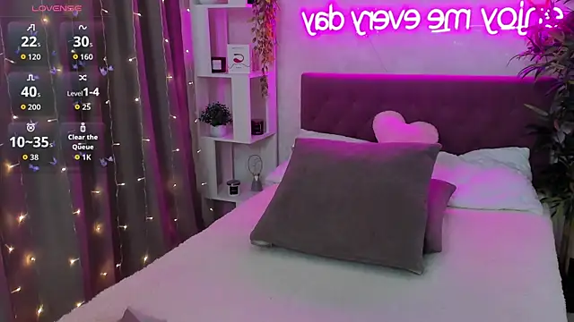 FeralPeach's Live XXX Chat