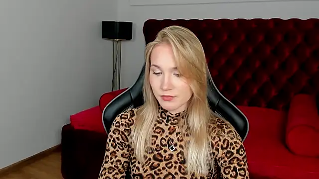 ElaraVoltage's Live XXX Chat