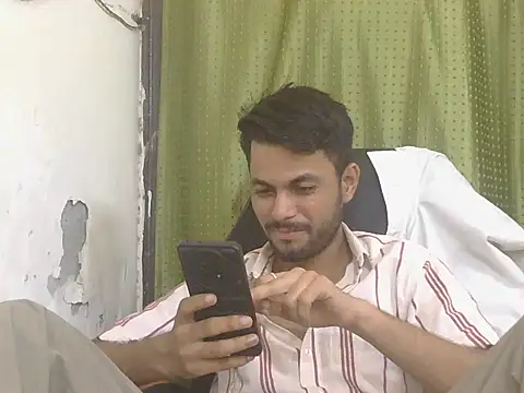 הופעת וובקאם של Stubborndesiboy