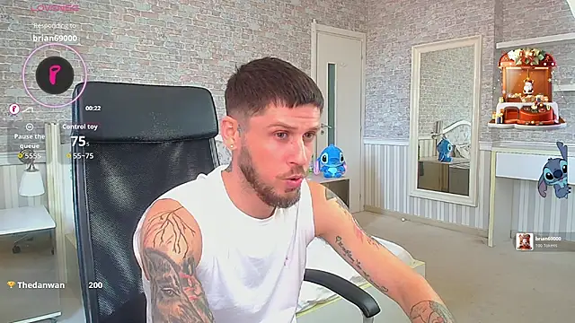 JonahShaw élő XXX-chatje