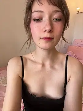 Strawberry_Senpai élő XXX-chatje