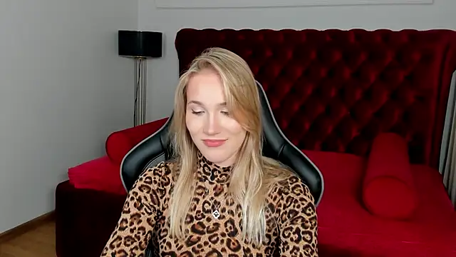 Chat XXX en directo de ElaraVoltage