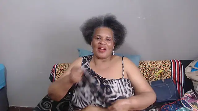 Chat +18 de GrandBustyMelon ao vivo