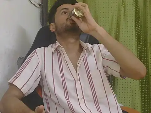 Онлайн чат XXX Stubborndesiboy