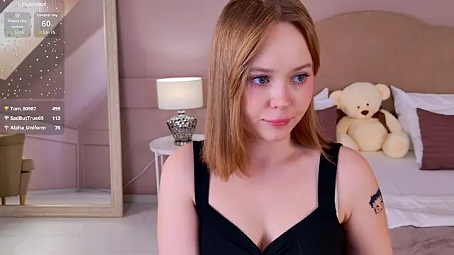 ElaraVance's Live XXX Chat