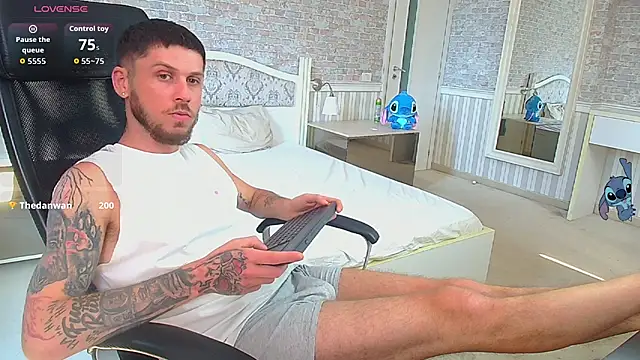 JonahShaw Adlı Modelin Canlı XXX Sohbeti
