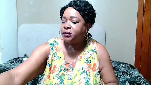 BUSTYQUEEN56_'s Live XXX Chat