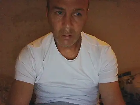 Iulian81 Live XXX Chat