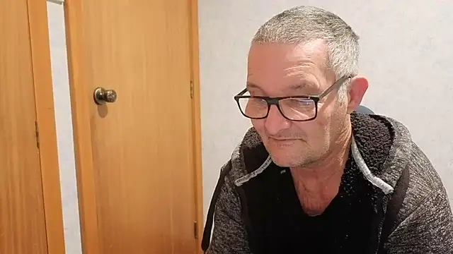 daddy_man Adlı Modelin Canlı XXX Sohbeti