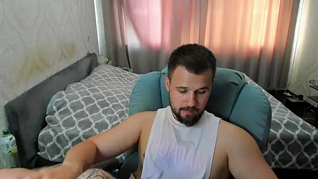 Vladik_b live XXX chat