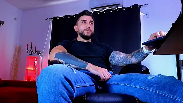 MightyAaron66 Adlı Modelin Canlı XXX Sohbeti