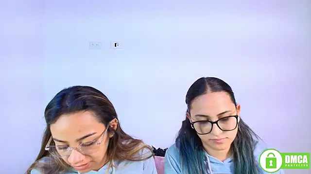 Jules_n_Gia's Live XXX Chat