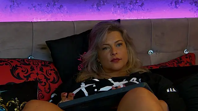 ZoeMesmerizee Webcam show