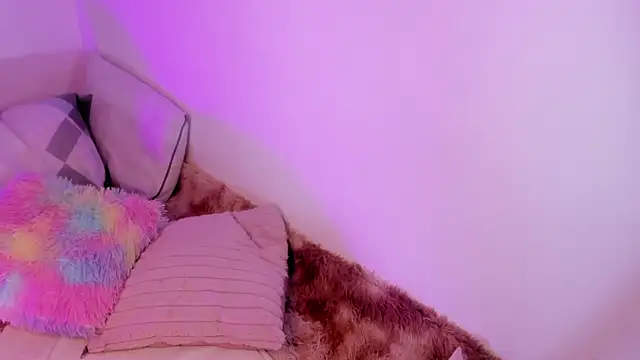 Aleaurarashii élő XXX-chatje