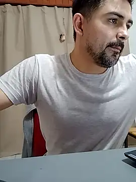 Chat XXX en directo de Bradd_32