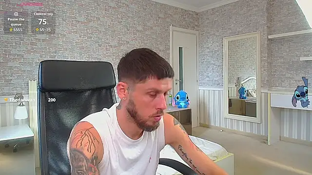 JonahShaw Adlı Modelin Canlı XXX Sohbeti
