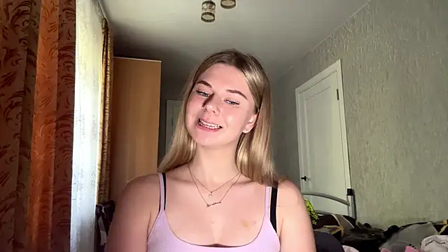 HoneysPiee's Live XXX Chat
