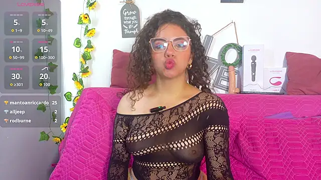 emiily_curly's Live XXX Chat