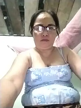 Naaya8109 Adlı Modelin Canlı XXX Sohbeti