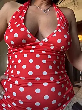 Hotmomcheckk_ élő XXX-chatje