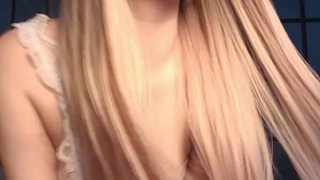 Daphne_and_Roger_ Chat XXX in diretta