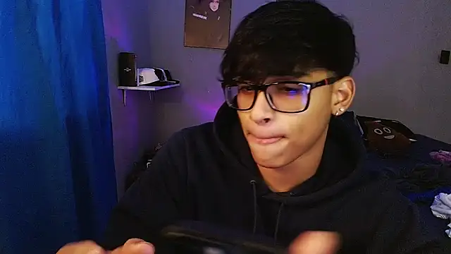 Mr_yisuzz live XXX chat