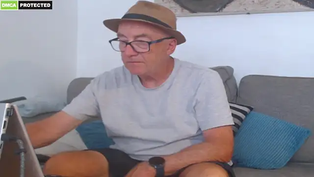 צ'אט XXX בשידור חי של bluedae1