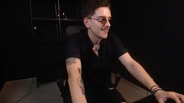 FelixStarkk live XXX chat