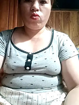 -Yeyi-'s Live XXX Chat