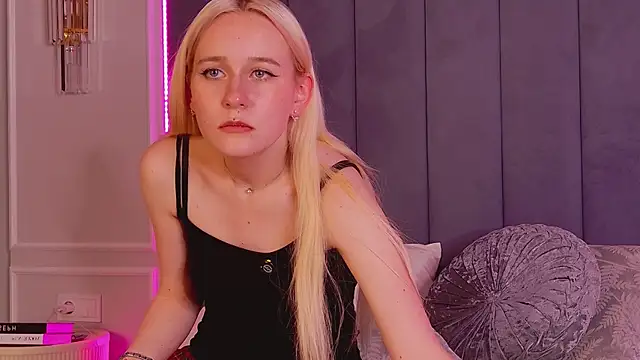 EmmaLaurentis' Live XXX Chat