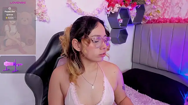 LanaMills_ Adlı Modelin Canlı XXX Sohbeti