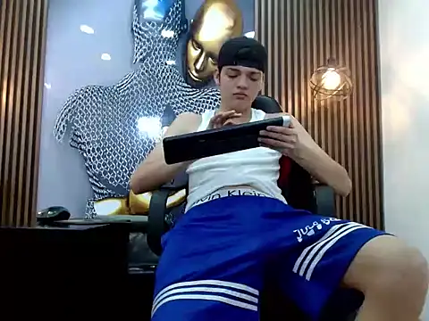 AlejoBussnek's Live XXX Chat