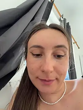 צ'אט XXX בשידור חי של viviandaimond1