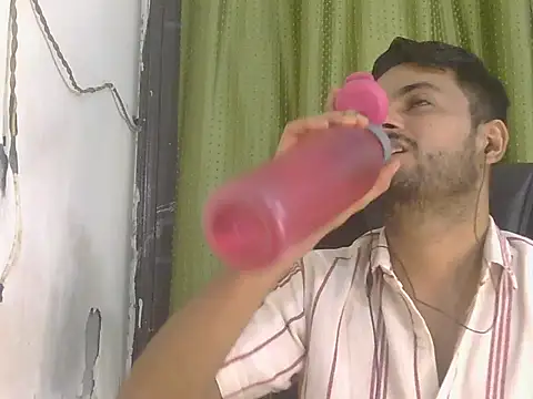 StubborndesiboyのライブXXXチャット