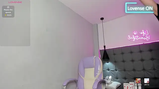 scarletcherry18's Live XXX Chat