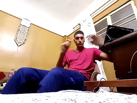 Arabslaveboyy élő XXX-chatje