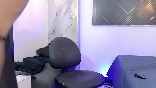 theronnyone élő XXX-chatje