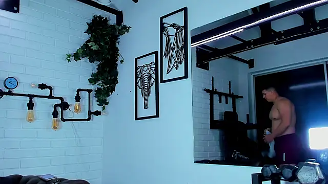 RomanCroft Adlı Modelin Canlı XXX Sohbeti