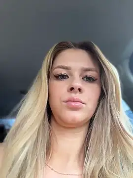 Love_Bri Adlı Modelin Canlı XXX Sohbeti