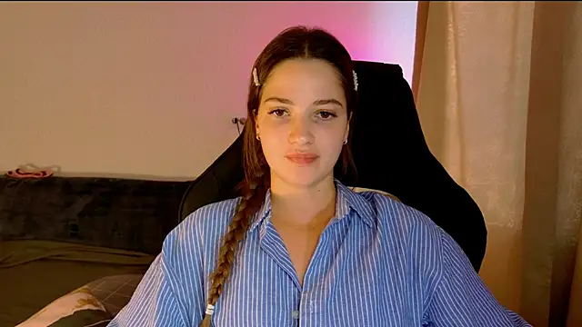 צ'אט XXX בשידור חי של KiraVair