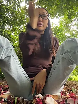 צ'אט XXX בשידור חי של trytomakememoam