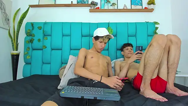 Czat XXX na żywo – AverageDirtyBoys